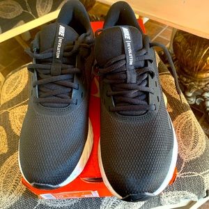 Women brand new in box size 10